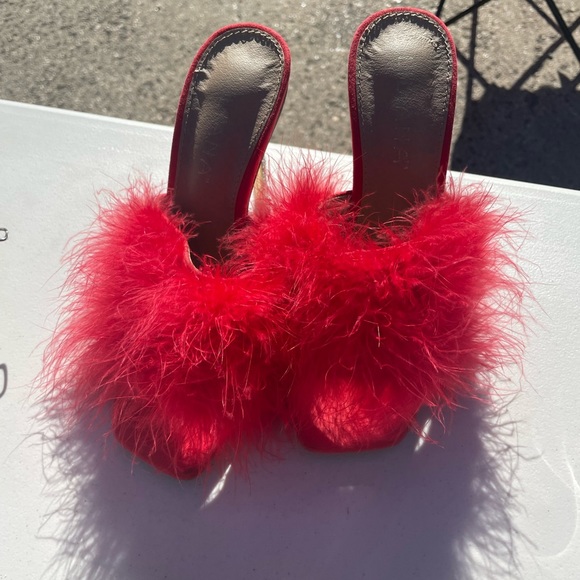 RED FUR HEELS - Picture 2 of 4